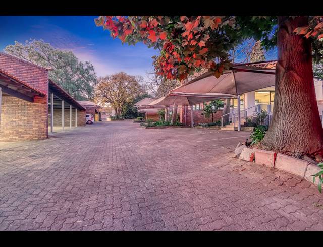625M² OFFICE FOR SALE IN PARKTOWN